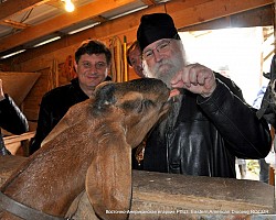 Еп. Георгий кормит монастырскую козу.<br/>Осень 2011г.