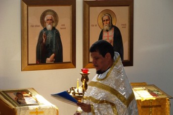 О.Игнатий совершает литургий в храме Владимирской иконы Богородицы<br/> в Коронадо, Коста Рика.